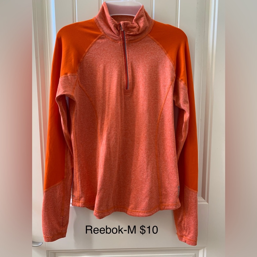 Reebok athletic pull over. Size M